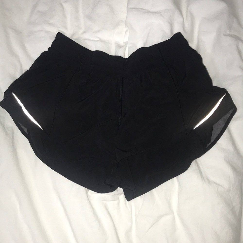 Lululemon Hotty Hot Shorts 2.5”